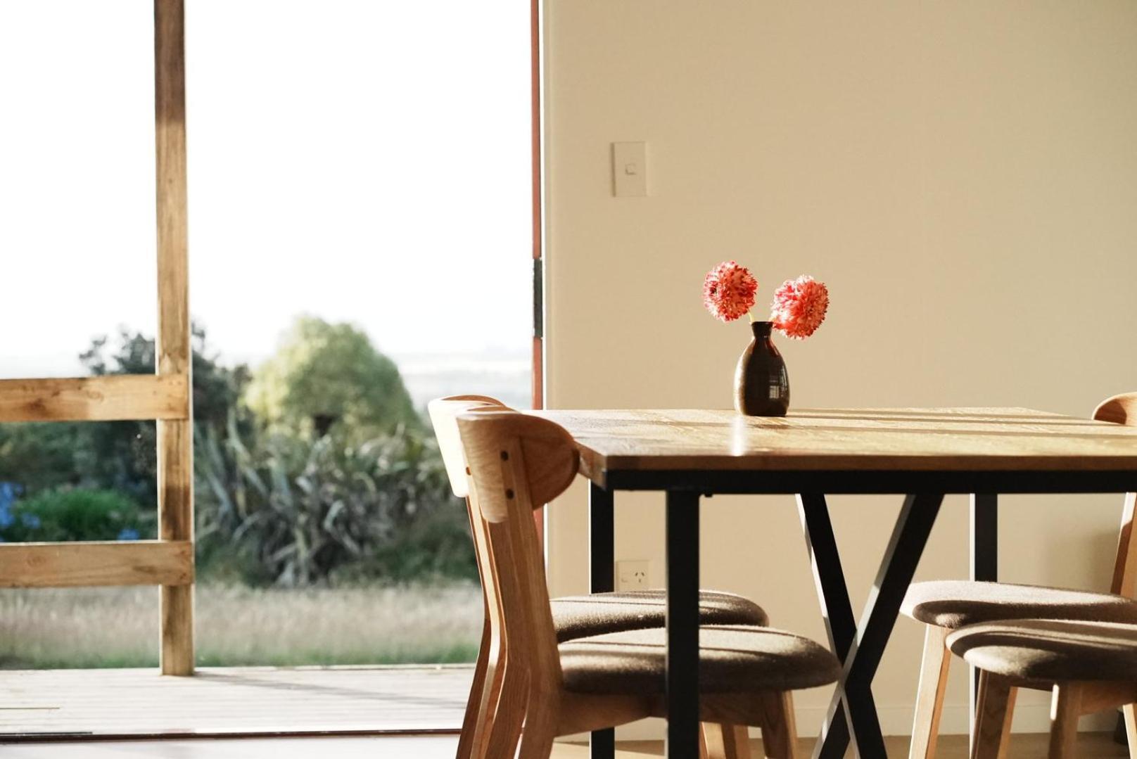 A Cabin With A Big View, Comfort And Tranquility, Close To Vines Martinborough Buitenkant foto