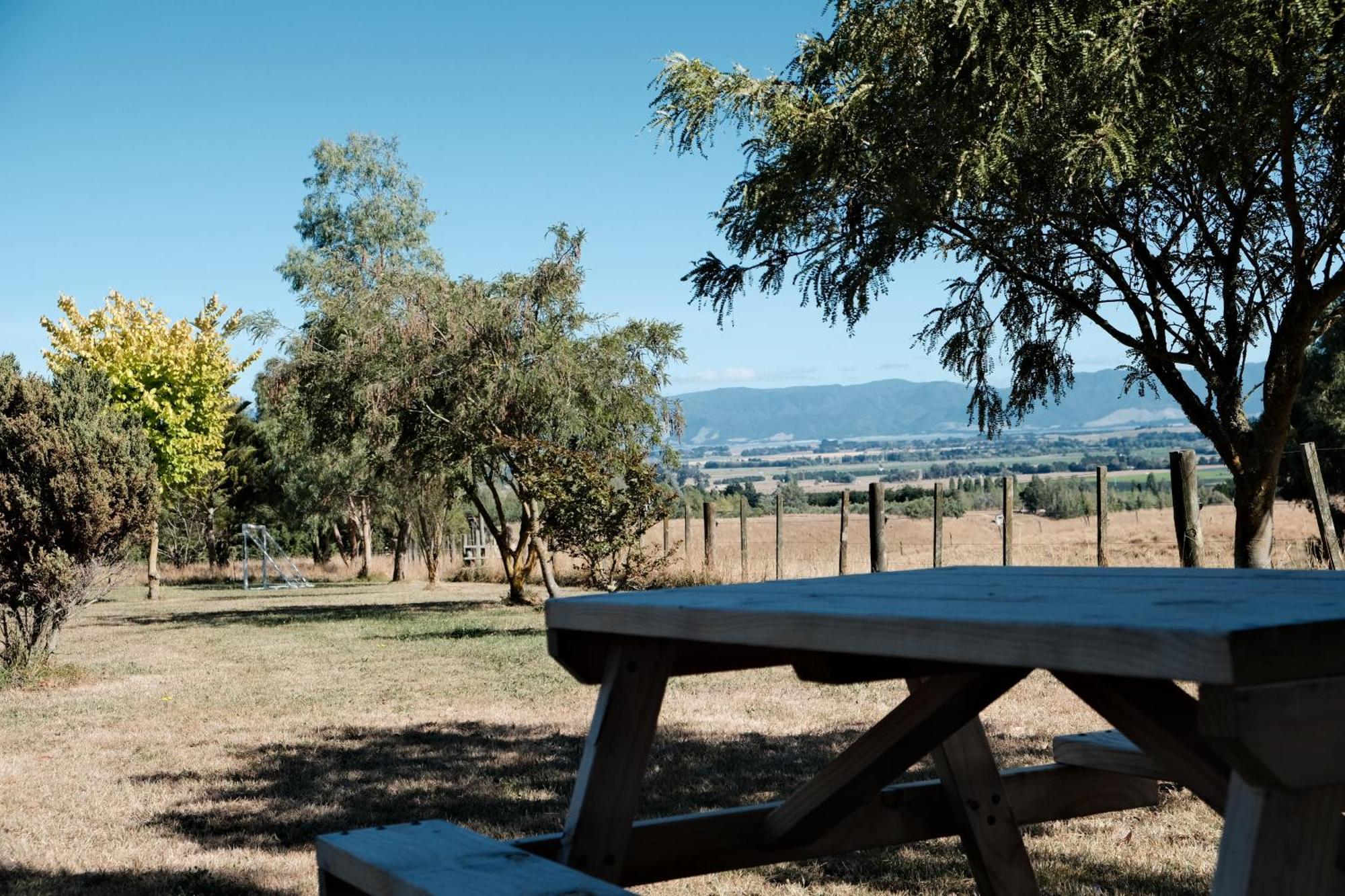 A Cabin With A Big View, Comfort And Tranquility, Close To Vines Martinborough Buitenkant foto